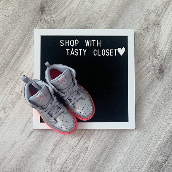 Nike toddler’s air jordan 1 mid sneakers - Picture 7 of 8